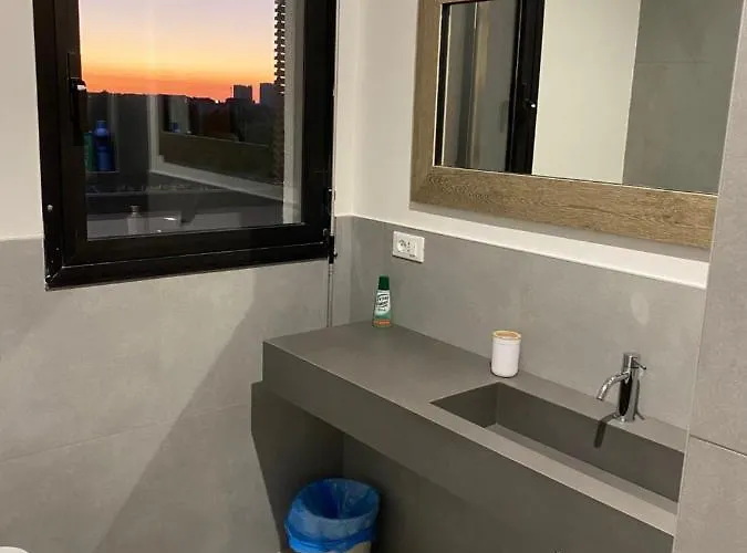 Gino's Apt. - Zona Ospedale Sant'orsola E Fiera 4*